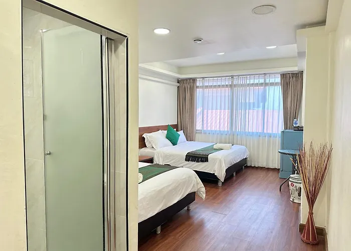 Longzhu Hotel 2*