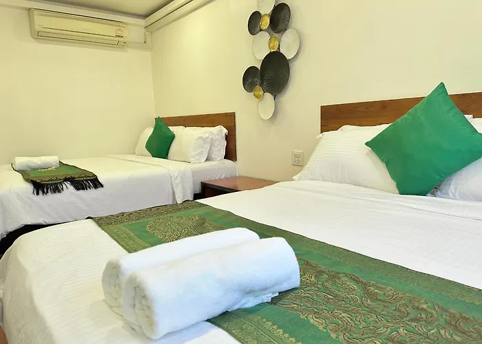 Longzhu Hotel 2*