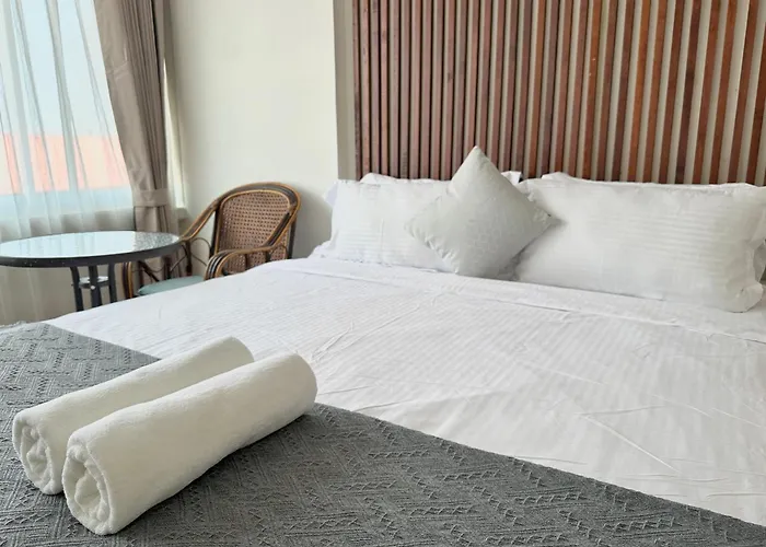 Longzhu Hotel 2*