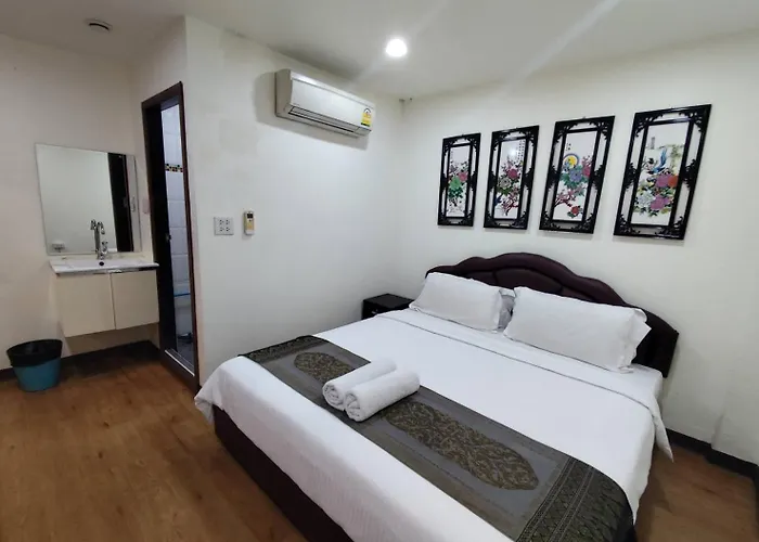 Longzhu Hotel 2*