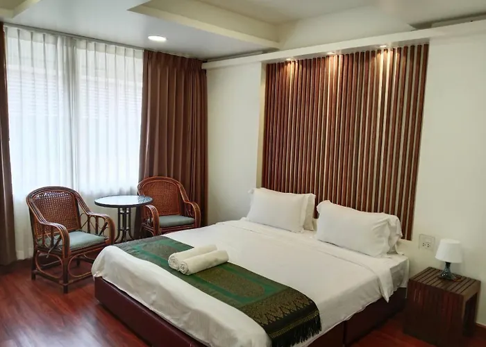 Longzhu Hotel 2*
