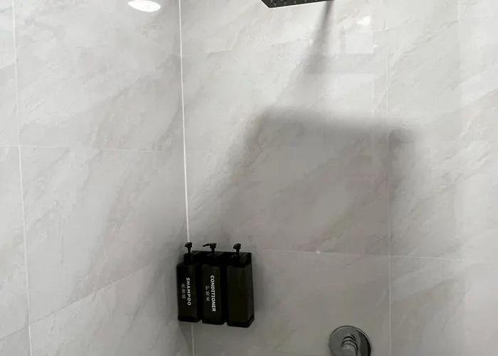 Longzhu Hotel 2*