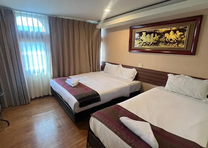 Longzhu Hotel 2*
